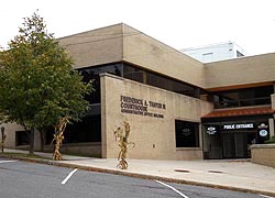 [photo, Frederick A. Thayer III Courthouse public entrance, 203 South 4th St., Oakland, Maryland]