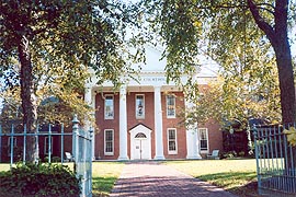 [photo, Kent County Courthouse, 103 Cross St., Chestertown, Maryland]