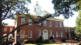 [photo, Talbot County Courthouse,  11 North Washington St., Easton, Maryland]